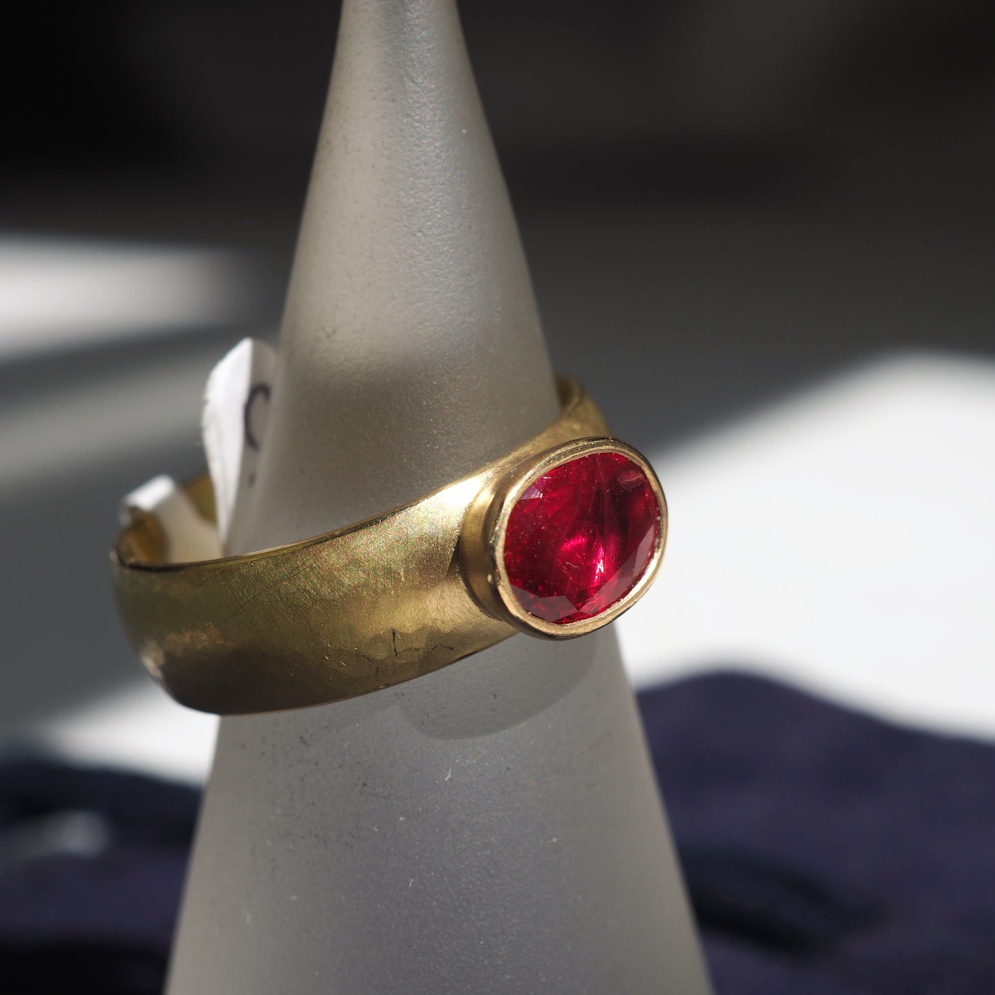 Mannheim, Catherine - 18ct Gold and Ruby Ring