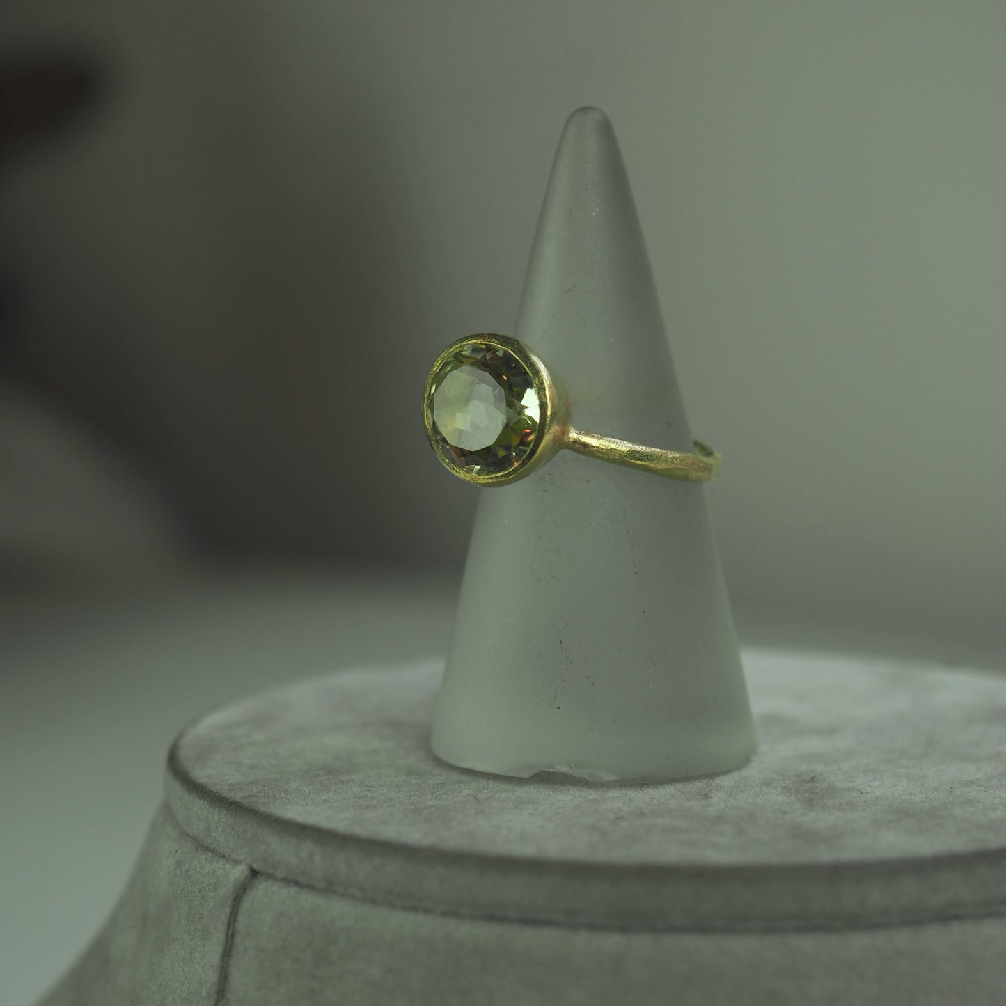 Allsopp, Disa - 18ct Gold Ring with Lemon quartz